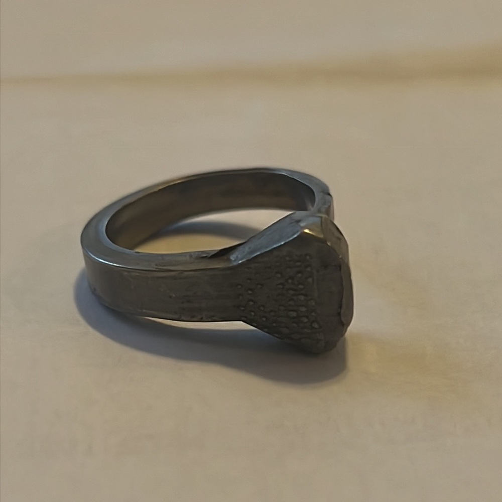Metal Ring - Picture 3 of 11